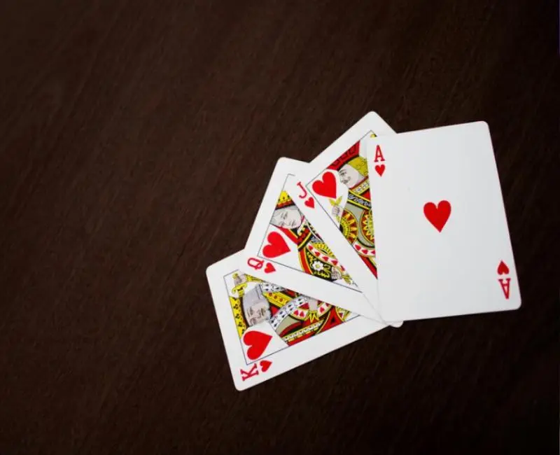 Comece a jogar poker online e descubra o universo das estratégias