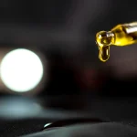 O que é Jeeters Juice e Por Que é Tão Procurado? Jeeters Juice é um produto amplamente reconhecido no universo dos vaporizadores e cartuchos de cannabis. Conhecido por sua alta qualidade, sabores únicos e potência, é fabricado com extratos de cannabis premium. Cada cartucho é projetado para oferecer uma experiência suave e consistente, tornando-se uma escolha popular entre os entusiastas de cannabis medicinal e recreativa. A demanda crescente se dá pela combinação de tecnologia de ponta e um mercado que busca produtos confiáveis e seguros. Jeeters Juice: Um Guia Rápido para Comprar com Confiança Se você está procurando onde e como comprar Jeeters Juice, o mais importante é garantir a procedência e a segurança do produto. Verifique sempre se o fornecedor é licenciado, consulte avaliações de outros compradores e certifique-se de que o site ou loja segue as regulamentações locais. Dessa forma, você reduz os riscos de adquirir um produto falsificado ou de qualidade inferior. Por que Comprar Jeeters Juice? Qualidade Garantida: Os cartuchos Jeeters Juice são conhecidos por sua pureza e por não conterem aditivos prejudiciais. Variedade de Sabores: Disponível em uma ampla gama de sabores, atendendo a diferentes preferências. Segurança: Fabricado com extratos testados em laboratórios certificados, garantindo a ausência de contaminantes. Potência: Alta concentração de THC ou CBD (dependendo da variante escolhida), ideal para fins medicinais ou recreativos. Onde Comprar Jeeters Juice? A aquisição de Jeeters Juice deve ser feita apenas em lojas confiáveis e autorizadas. Confira algumas opções seguras: Dispensários Licenciados: Nos estados ou países onde o uso de cannabis é regulamentado, dispensários são a opção mais segura. Sites Oficiais ou Parceiros: Muitos fabricantes têm lojas virtuais ou parceiros de distribuição confiáveis. Marketplaces Autorizados: Certifique-se de que o vendedor segue as políticas e regulamentações locais. Dicas para Evitar Golpes Pesquise Antes de Comprar: Leia avaliações e pesquise sobre o vendedor. Verifique a Embalagem: Produtos autênticos têm selos de segurança e informações claras. Evite Preços Muito Baixos: Se o preço parece bom demais para ser verdade, provavelmente não é um produto original. Como Escolher o Jeeters Juice Ideal A escolha do cartucho depende de suas necessidades e preferências. Aqui estão algumas dicas: Propósito: Se busca efeitos terapêuticos, escolha variantes com maior concentração de CBD. Para fins recreativos, opte por cartuchos ricos em THC. Sabor: Experimente sabores diferentes para descobrir o que mais combina com você. Compatibilidade: Certifique-se de que o cartucho é compatível com seu dispositivo. Regulamentação e Legalidade Antes de comprar, é essencial entender as leis locais sobre o uso de cannabis. Em muitos países, o consumo é permitido apenas para fins medicinais ou em ambientes regulamentados. Não tente importar produtos sem verificar as políticas alfandegárias e legais de sua região. Perguntas Frequentes Jeeters Juice é legal no Brasil? No Brasil, a cannabis e seus derivados são regulamentados apenas para fins medicinais mediante prescrição. Quanto custa um cartucho Jeeters Juice? O preço varia conforme a localização, fornecedor e tipo de produto, mas geralmente está na faixa de US$ 30 a US$ 60. É seguro comprar online? Sim, desde que a compra seja feita em sites confiáveis e licenciados. Conclusão Jeeters Juice é uma escolha incrível para quem busca uma experiência de alta qualidade com vaporizadores de cannabis. No entanto, garantir a segurança e autenticidade do produto é essencial. Pesquise bem, compre de fontes confiáveis e respeite as leis locais para desfrutar ao máximo dessa experiência. Com informações claras e dicas práticas, você está pronto para adquirir Jeeters Juice com segurança e confiança.